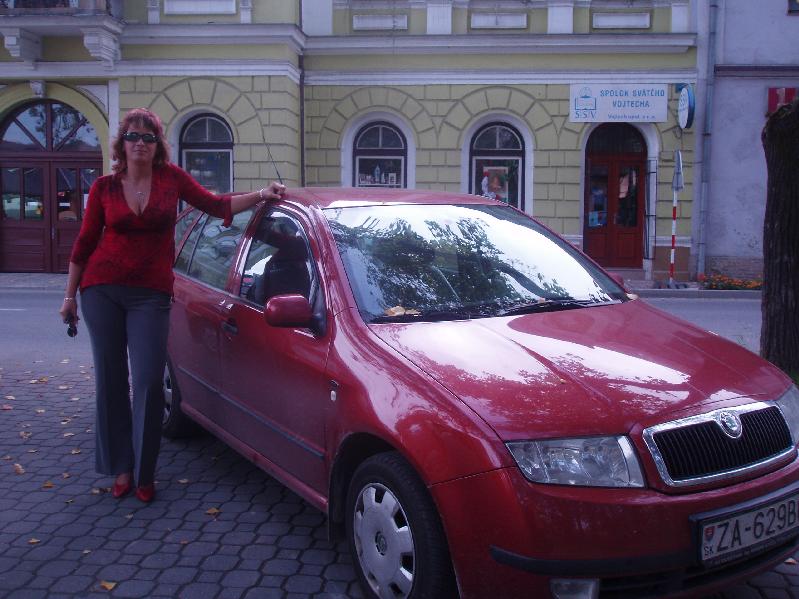 27.Mika pri Ferkovom aute  028.jpg